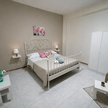 Il Tulipano Con Bagno Privato A Guest house Marcianise