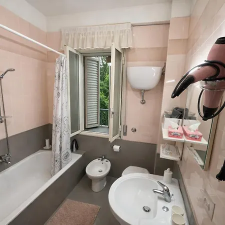 Il Tulipano Con Bagno Privato A Guest house