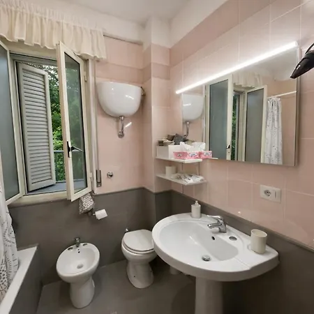 Il Tulipano Con Bagno Privato A Guest house